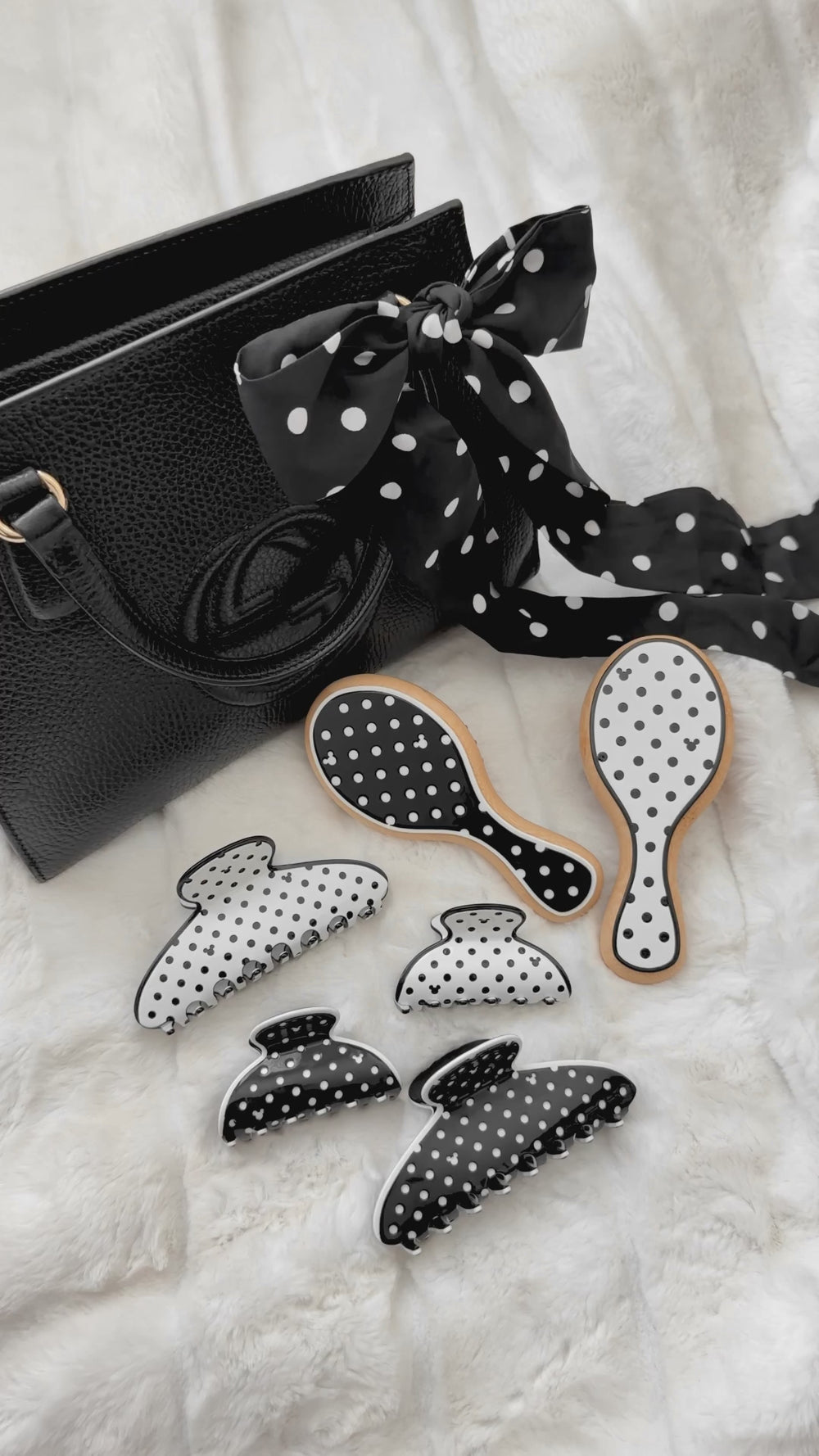 Claw Clip ~ Classic Polka Dots display picture 1